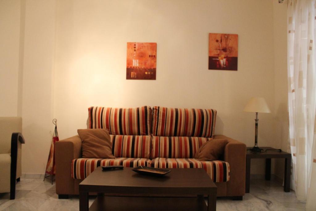 Apartamentos Turisticos Plaza Del Olvido Nerja Exterior foto
